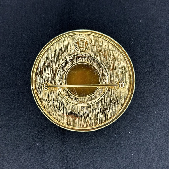 Vintage Givenchy Paris Gold Plated Resin Brooch - Picture 4 of 6